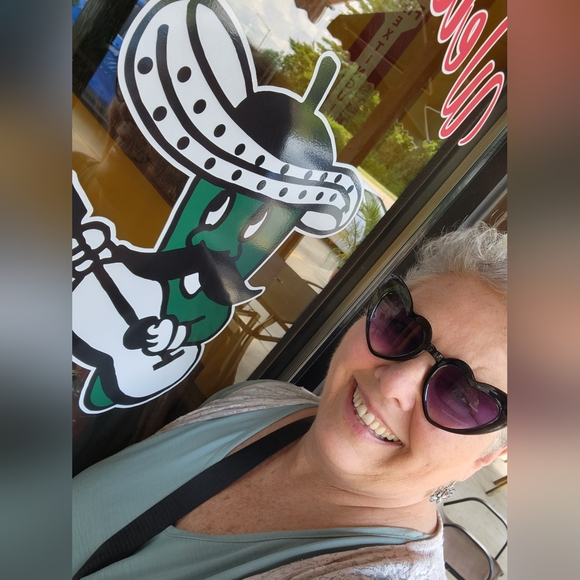 Meet your Posher, Peggy - Picture 3 of 4